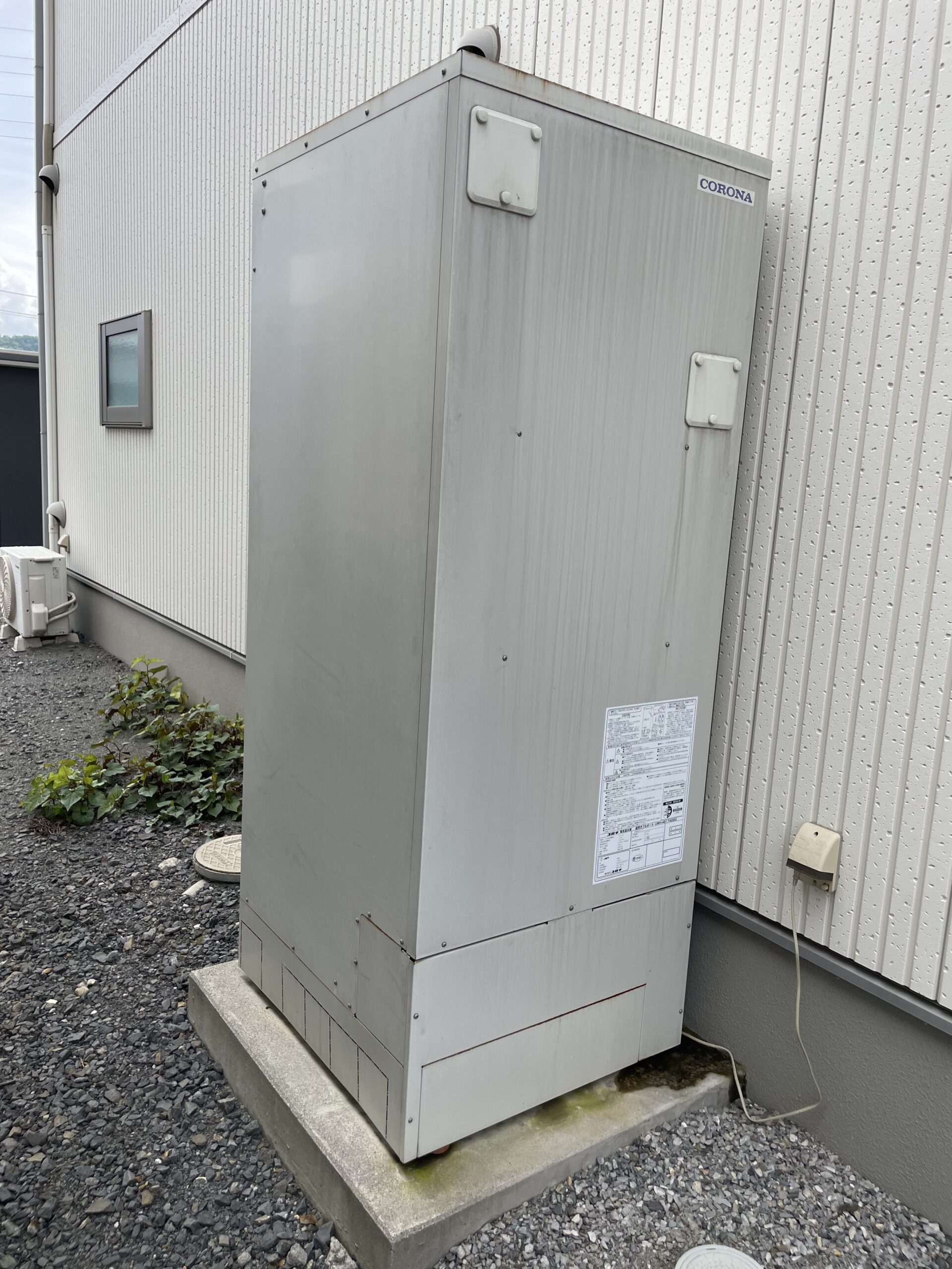 栃木県佐野市でUWH-4617AD2Uのエコキュートから交換されたお客様のbefore写真